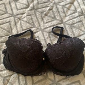 34D Victoria’s Secret bra
